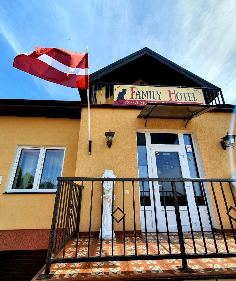 Family Hotel Daugavpils Exteriör bild