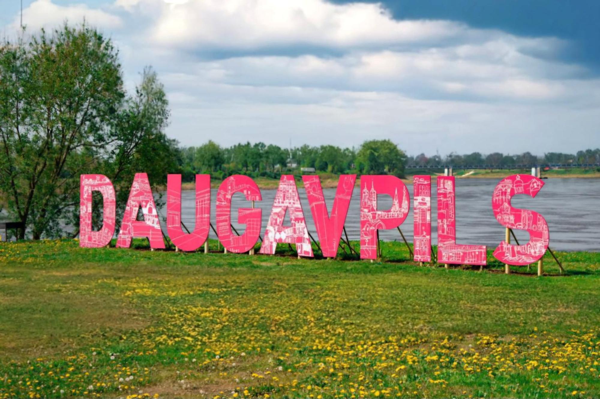 Family Hotel Daugavpils Exteriör bild